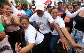 Miles piden Justicia para las víctimas del terrorismo golpista y conmemoran el 38 Aniversario de la Alfabetización