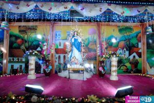 Altares a la Virgen en Avenida Bolívar listos para recibir al Pueblo Mariano