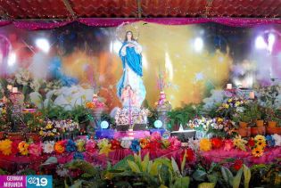 Altares a la Virgen en Avenida Bolívar listos para recibir al Pueblo Mariano