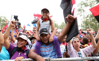 ¡Nicaragüenses caminan por la paz con fe y esperanza!
