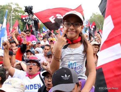 ¡Nicaragüenses caminan por la paz con fe y esperanza!