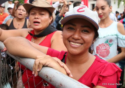 ¡Nicaragüenses caminan por la paz con fe y esperanza!