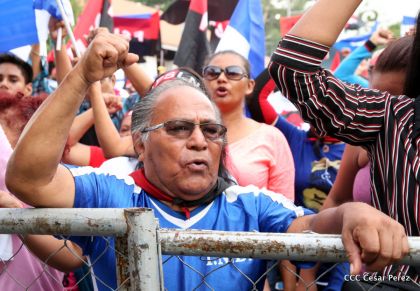 ¡Nicaragüenses caminan por la paz con fe y esperanza!