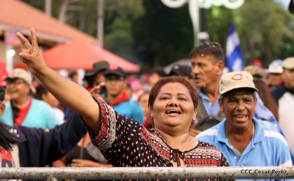 ¡Nicaragüenses caminan por la paz con fe y esperanza!