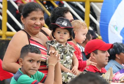 ¡Nicaragüenses caminan por la paz con fe y esperanza!