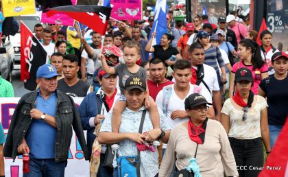 ¡Nicaragüenses caminan por la paz con fe y esperanza!