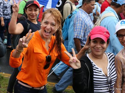 ¡Nicaragüenses caminan por la paz con fe y esperanza!