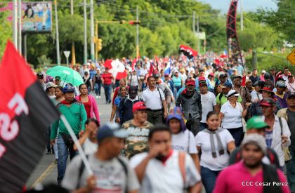 ¡Nicaragüenses caminan por la paz con fe y esperanza!