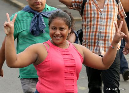 ¡Nicaragüenses caminan por la paz con fe y esperanza!