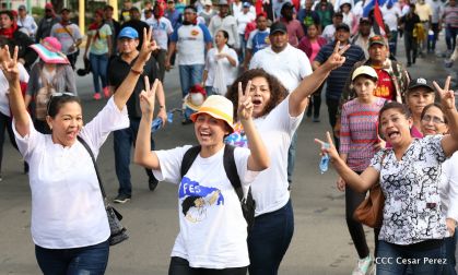 ¡Nicaragüenses caminan por la paz con fe y esperanza!