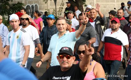 ¡Nicaragüenses caminan por la paz con fe y esperanza!