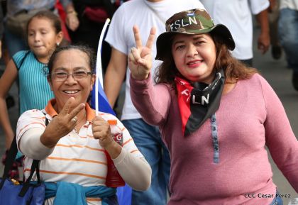 ¡Nicaragüenses caminan por la paz con fe y esperanza!