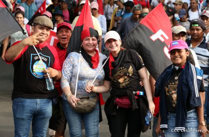 ¡Nicaragüenses caminan por la paz con fe y esperanza!