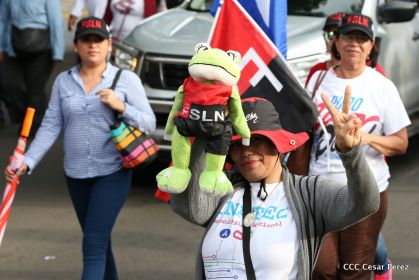 ¡Nicaragüenses caminan por la paz con fe y esperanza!