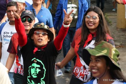 ¡Nicaragüenses caminan por la paz con fe y esperanza!