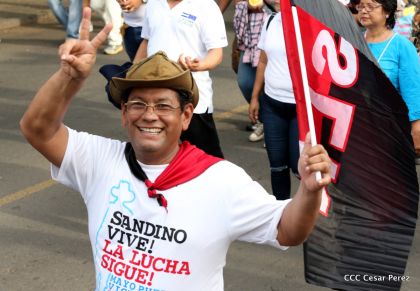 ¡Nicaragüenses caminan por la paz con fe y esperanza!