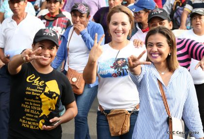 ¡Nicaragüenses caminan por la paz con fe y esperanza!
