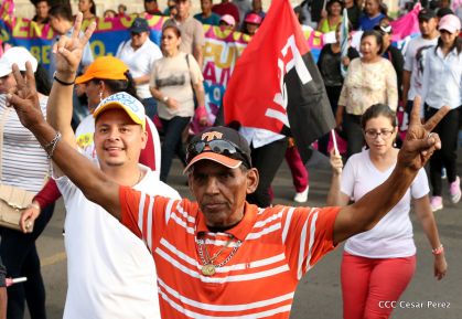 ¡Nicaragüenses caminan por la paz con fe y esperanza!