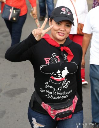 ¡Nicaragüenses caminan por la paz con fe y esperanza!