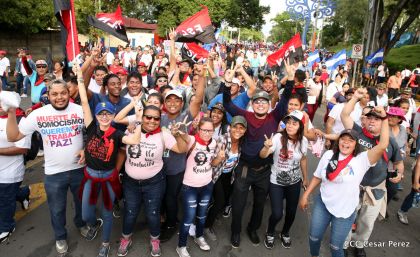 ¡Nicaragüenses caminan por la paz con fe y esperanza!