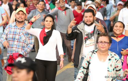 ¡Nicaragüenses caminan por la paz con fe y esperanza!