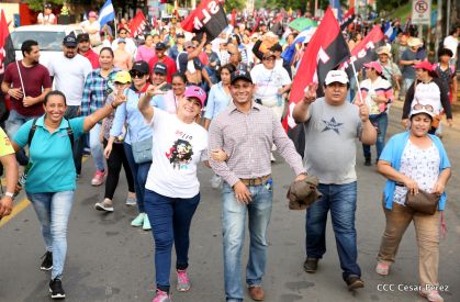¡Nicaragüenses caminan por la paz con fe y esperanza!