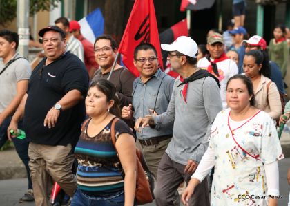 ¡Nicaragüenses caminan por la paz con fe y esperanza!