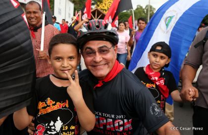 ¡Nicaragüenses caminan por la paz con fe y esperanza!