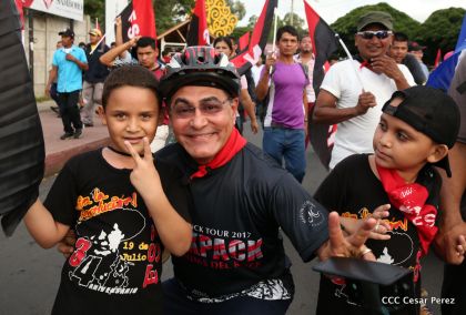 ¡Nicaragüenses caminan por la paz con fe y esperanza!