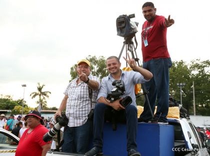 ¡Nicaragüenses caminan por la paz con fe y esperanza!