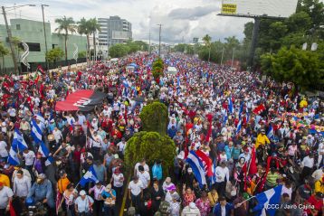 ¡Nicaragüenses caminan por la paz con fe y esperanza!
