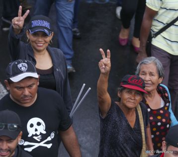 ¡Nicaragüenses caminan por la paz con fe y esperanza!