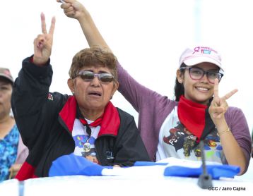 ¡Nicaragüenses caminan por la paz con fe y esperanza!