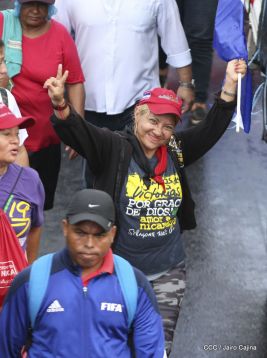 ¡Nicaragüenses caminan por la paz con fe y esperanza!