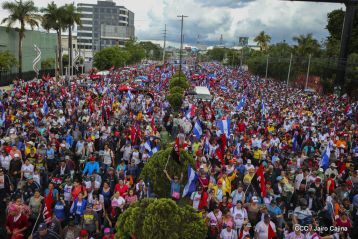 ¡Nicaragüenses caminan por la paz con fe y esperanza!