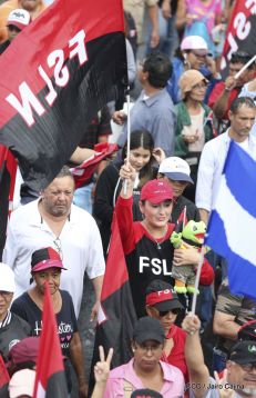 ¡Nicaragüenses caminan por la paz con fe y esperanza!