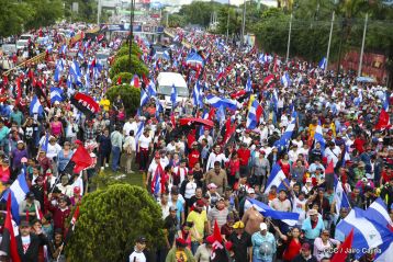¡Nicaragüenses caminan por la paz con fe y esperanza!