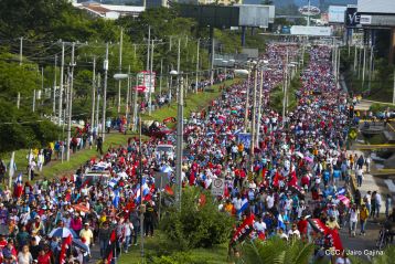 ¡Nicaragüenses caminan por la paz con fe y esperanza!
