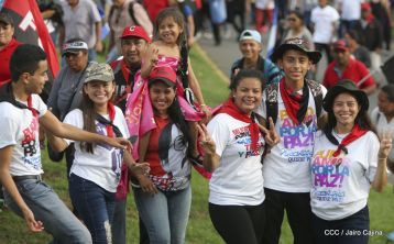 ¡Nicaragüenses caminan por la paz con fe y esperanza!