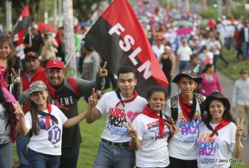 ¡Nicaragüenses caminan por la paz con fe y esperanza!