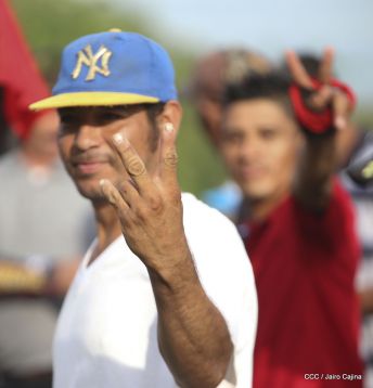 ¡Nicaragüenses caminan por la paz con fe y esperanza!