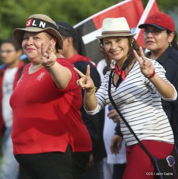 ¡Nicaragüenses caminan por la paz con fe y esperanza!