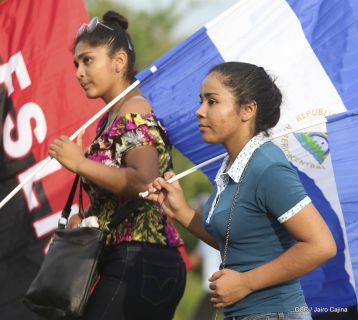 ¡Nicaragüenses caminan por la paz con fe y esperanza!