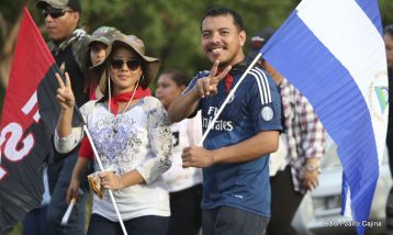 ¡Nicaragüenses caminan por la paz con fe y esperanza!