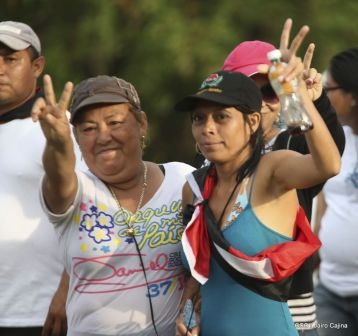 ¡Nicaragüenses caminan por la paz con fe y esperanza!