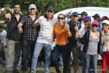 ¡Nicaragüenses caminan por la paz con fe y esperanza!