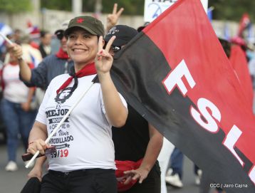 ¡Nicaragüenses caminan por la paz con fe y esperanza!