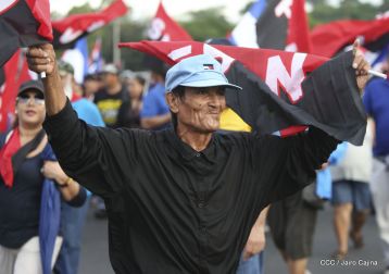 ¡Nicaragüenses caminan por la paz con fe y esperanza!