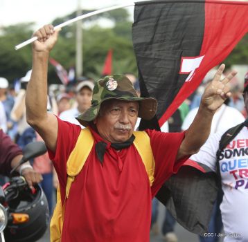 ¡Nicaragüenses caminan por la paz con fe y esperanza!