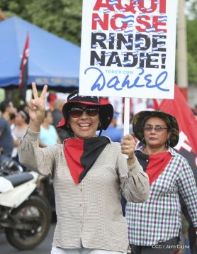 ¡Nicaragüenses caminan por la paz con fe y esperanza!